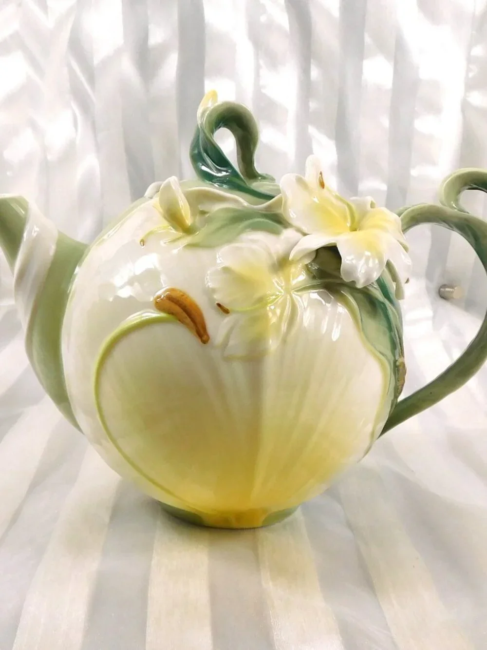 Pier 1 Teapot in Ginger Lily # 27151